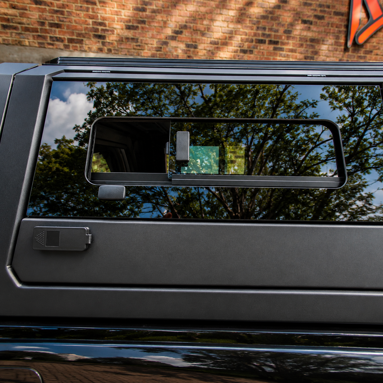 GWM P300 Explorer+ Aluminium, Solid Glass Canopy –  Glass Gullwing Doors & Sliding Side Window