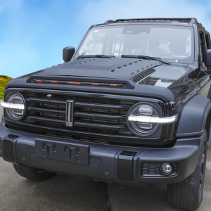 Tank 300 Bonnet Protector with light